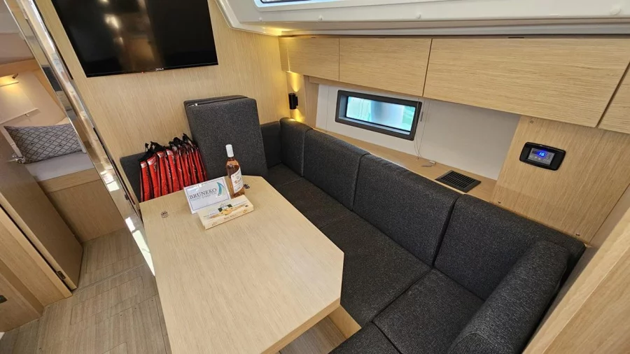 Bavaria C38 (Euphoria)  - 16