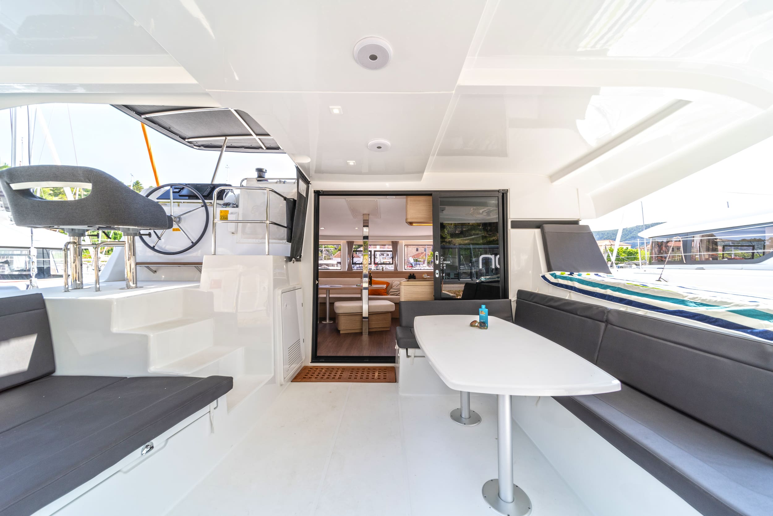 Lagoon 42 - 4 + 2 cab. — photo 12