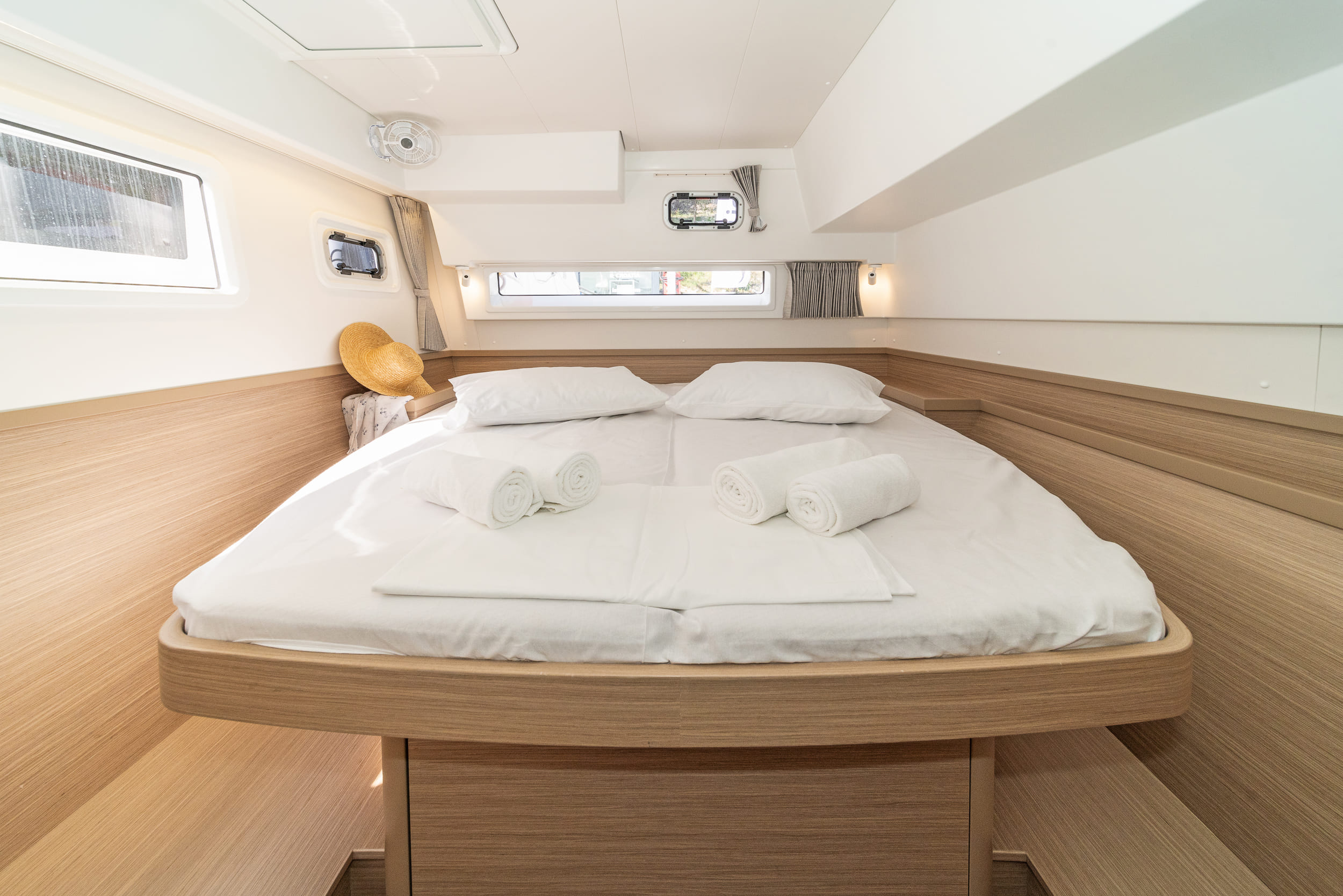 Lagoon 42 - 4 + 2 cab. — photo 18