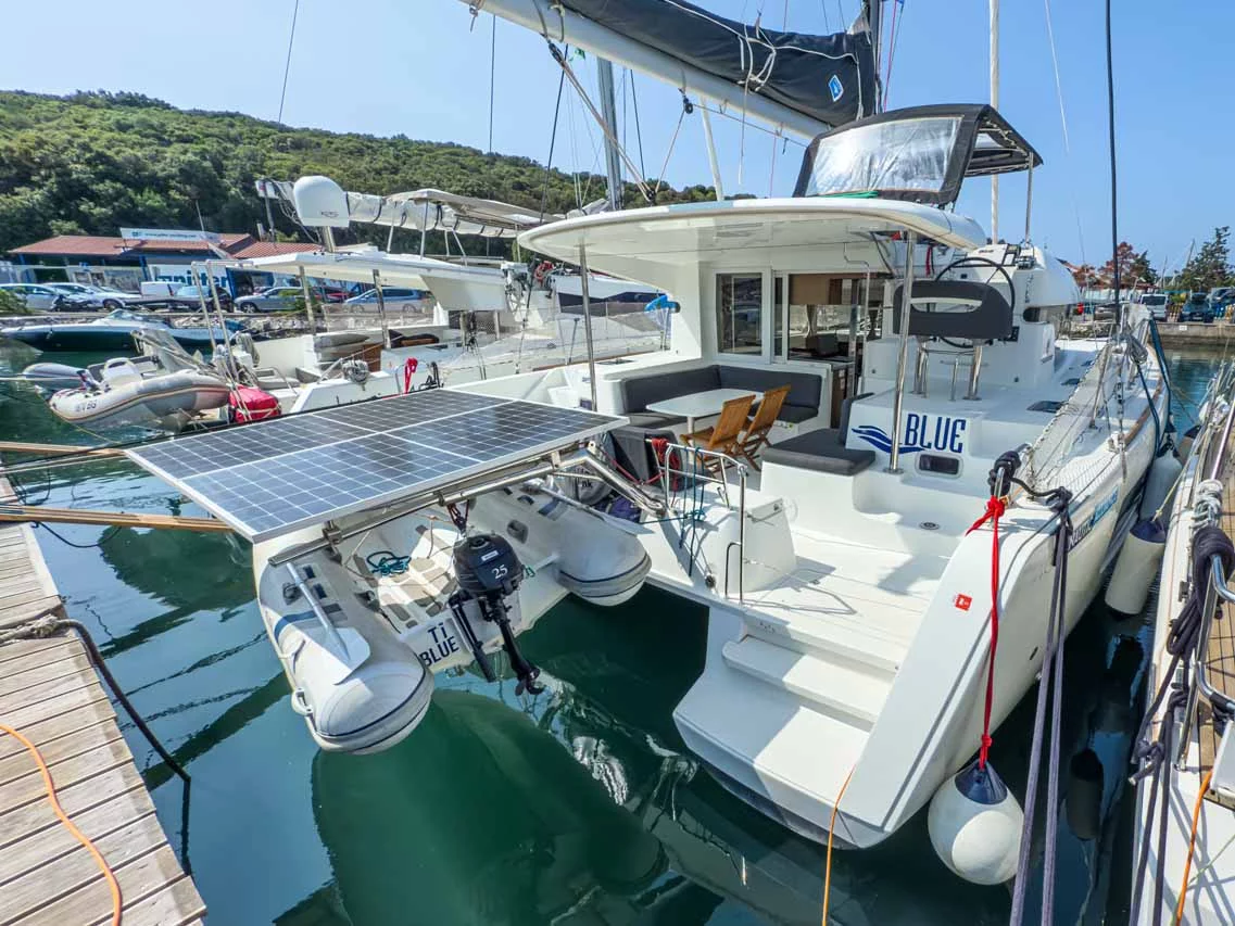 Lagoon 40 - 4 + 2 cab (Blue)  - 2