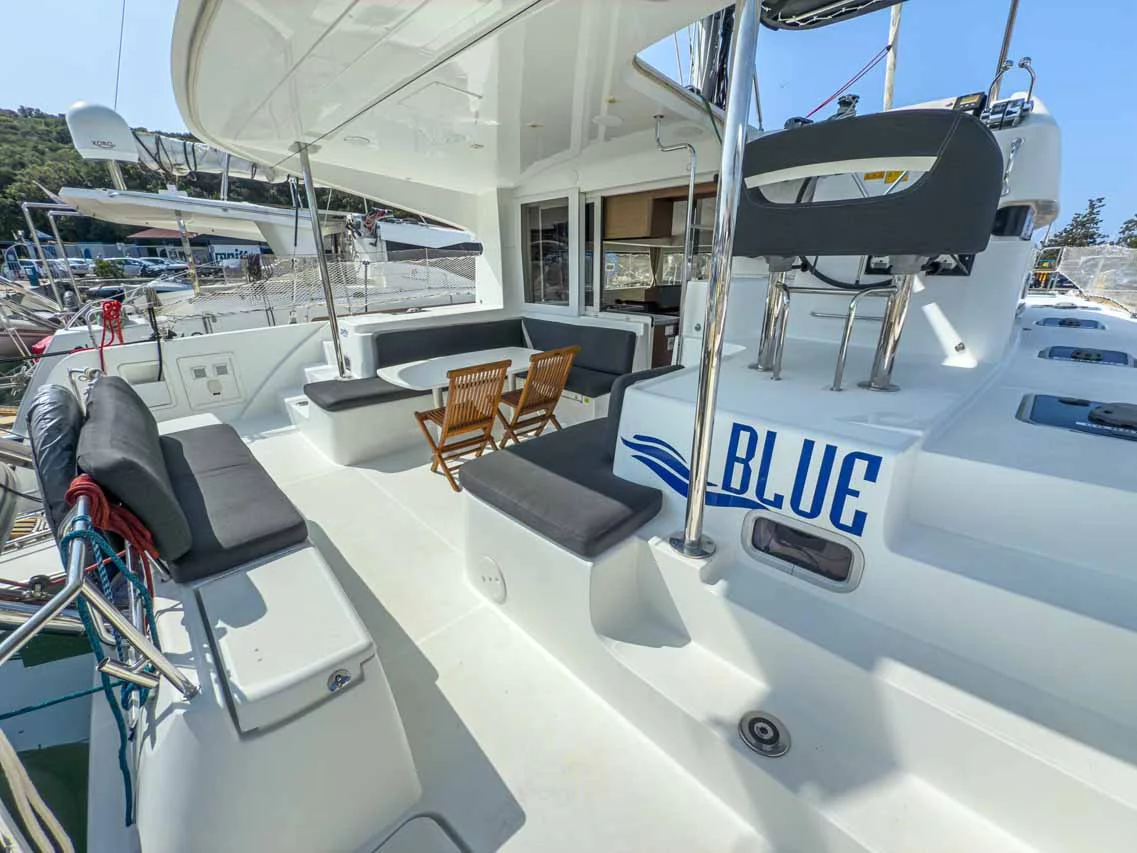 Lagoon 40 - 4 + 2 cab (Blue)  - 3