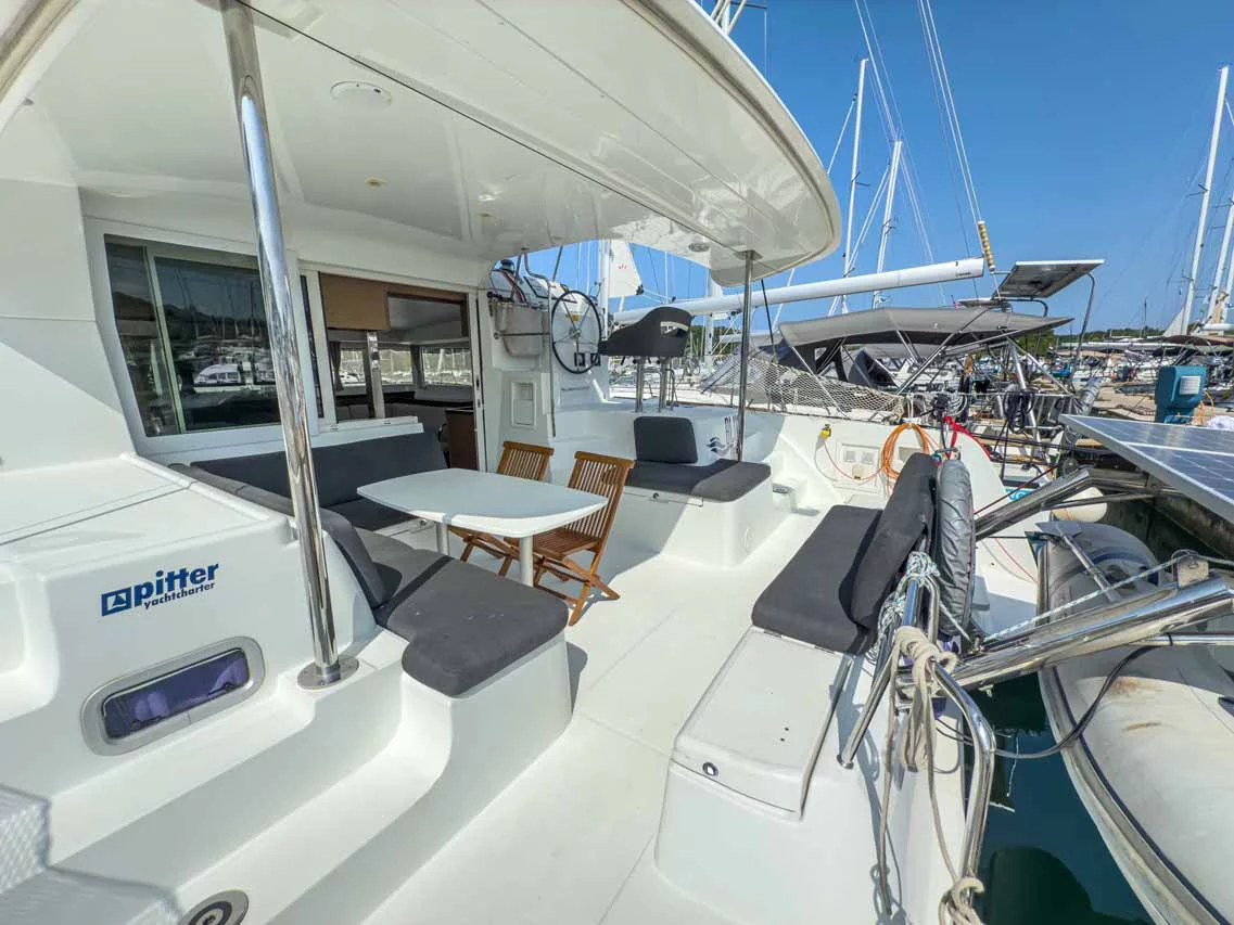 Lagoon 40 - 4 + 2 cab (Blue)  - 4