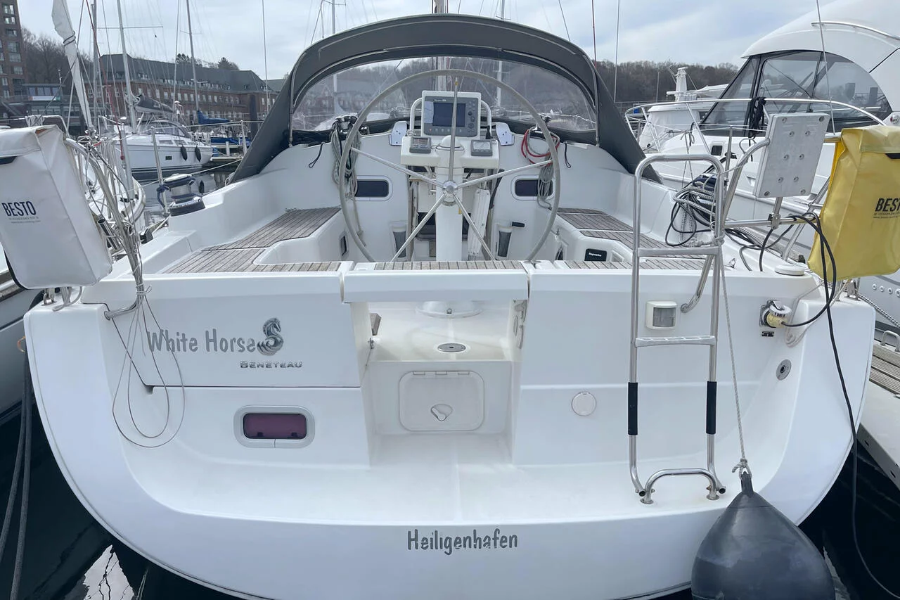 Oceanis 37 (White Horse)  - 2