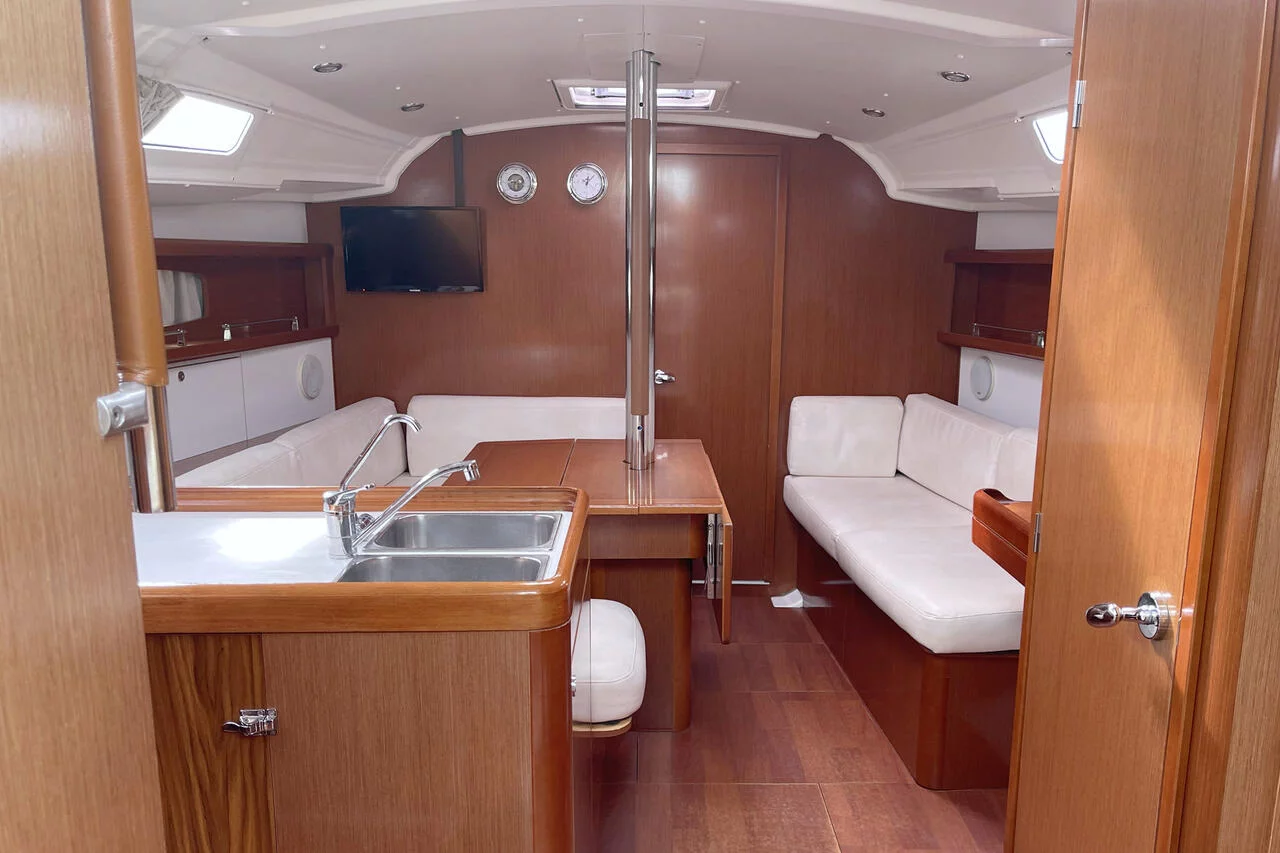 Oceanis 37 (White Horse)  - 9