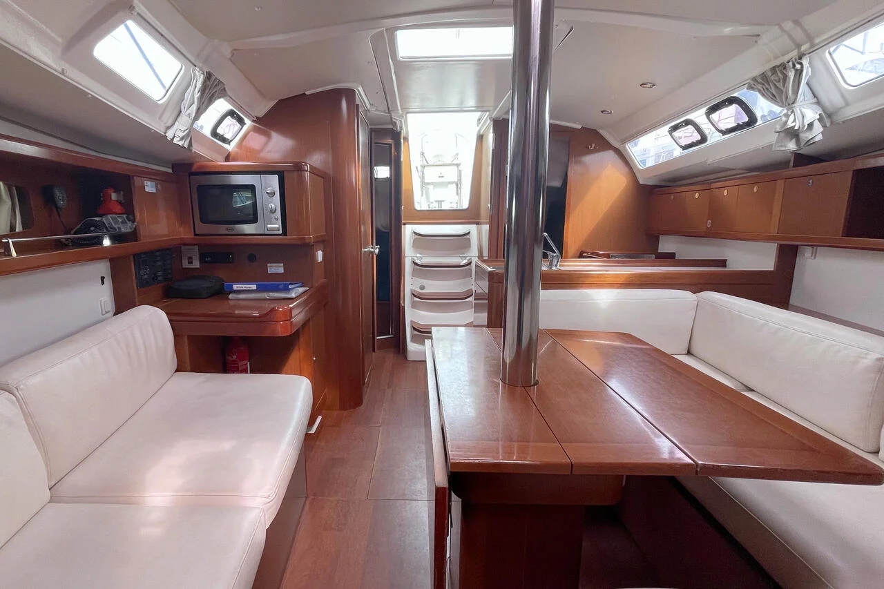 Oceanis 37 (White Horse)  - 10