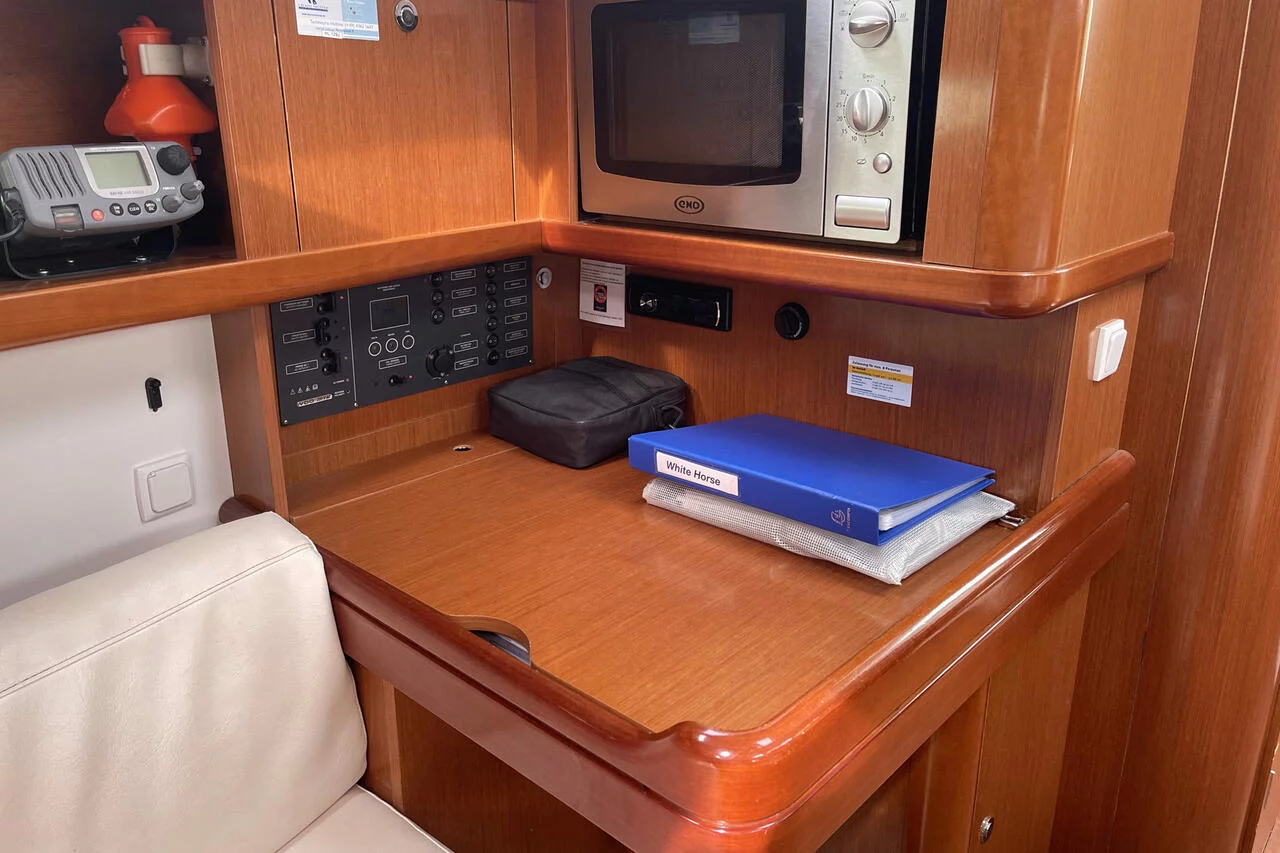Oceanis 37 (White Horse)  - 11