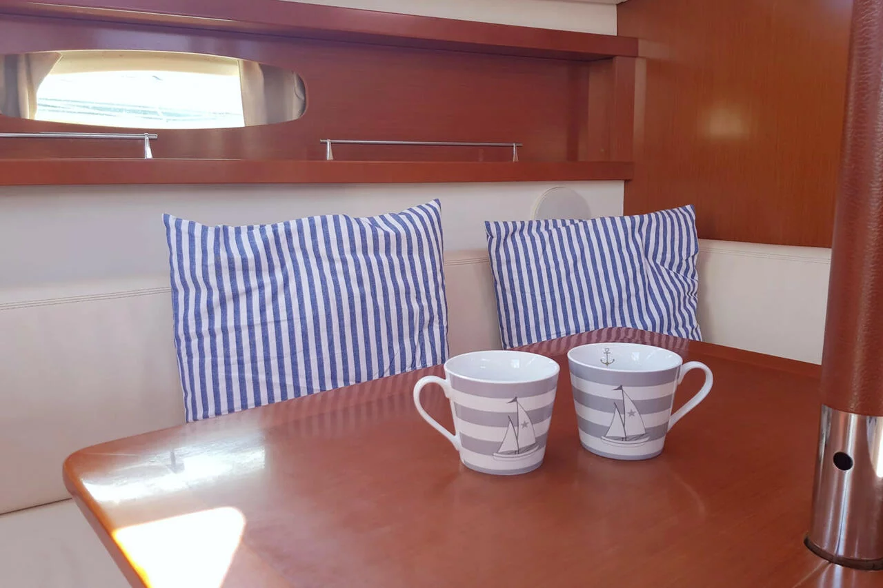 Oceanis 31 (Robben)  - 11