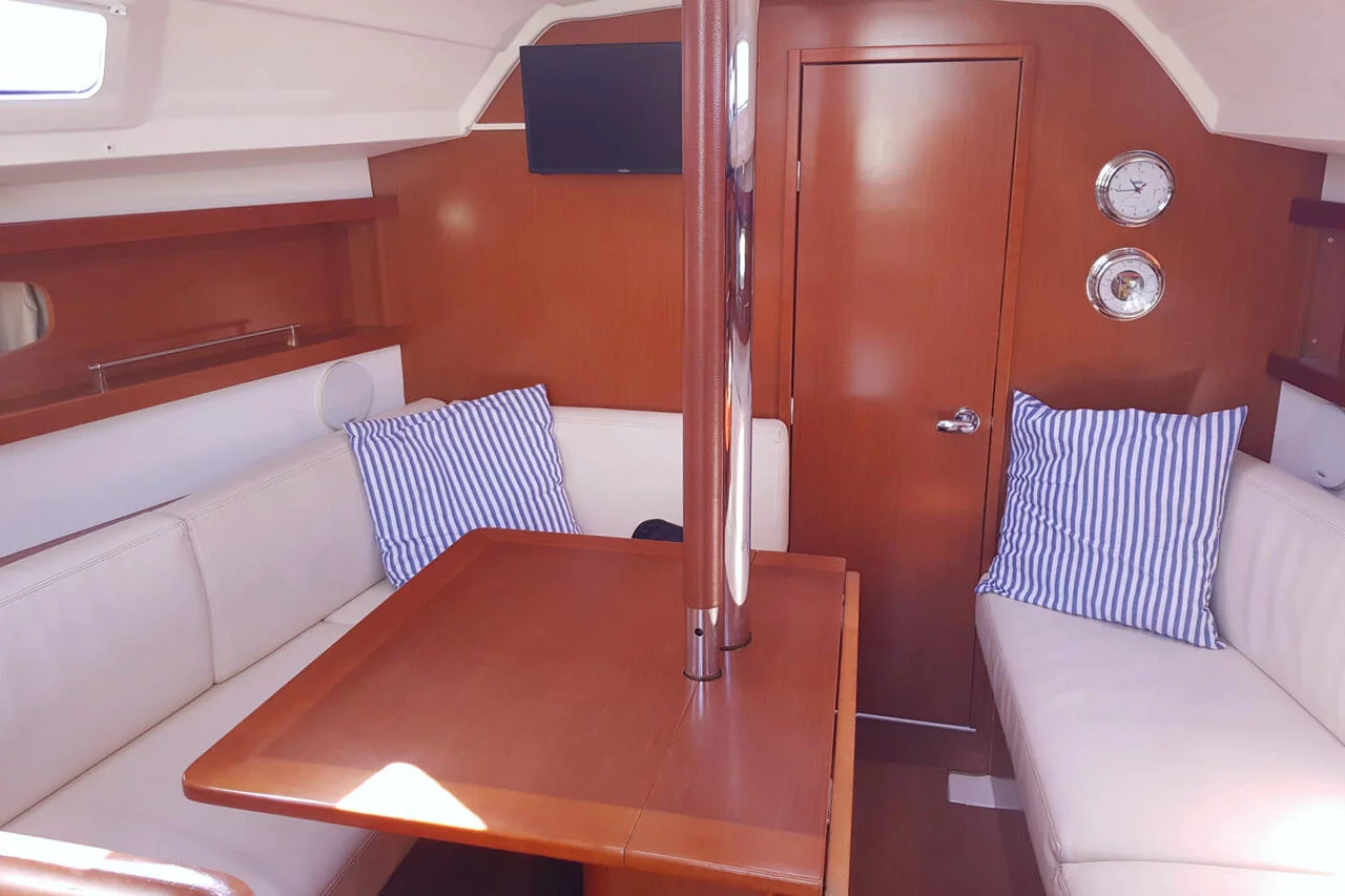 Oceanis 31 (Robben)  - 12