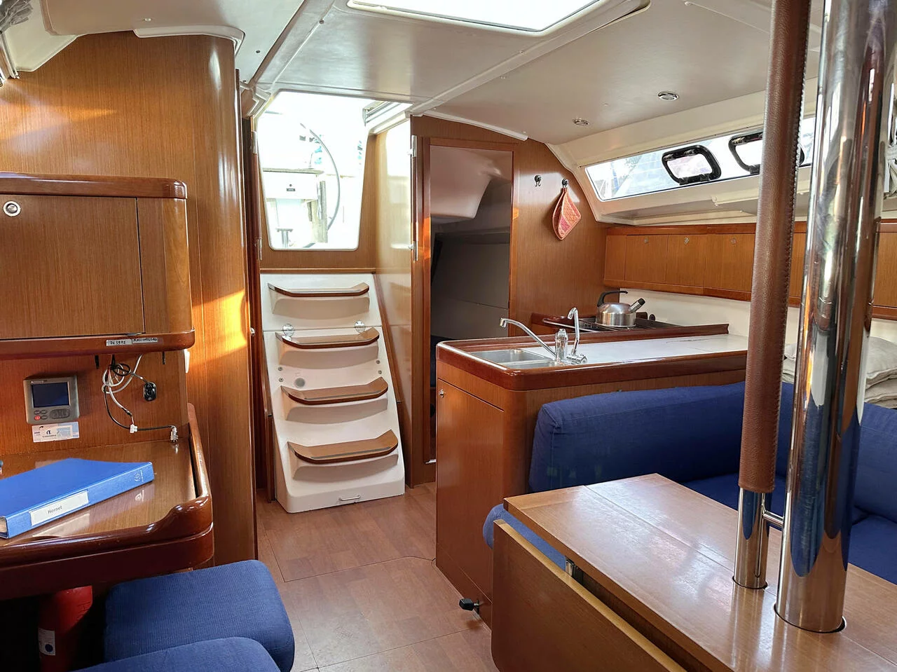 Oceanis 37 (Hornet)  - 12