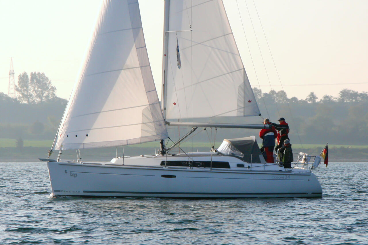 Photo #1 - Oceanis 34.2 (Tango) in Barth - 39618