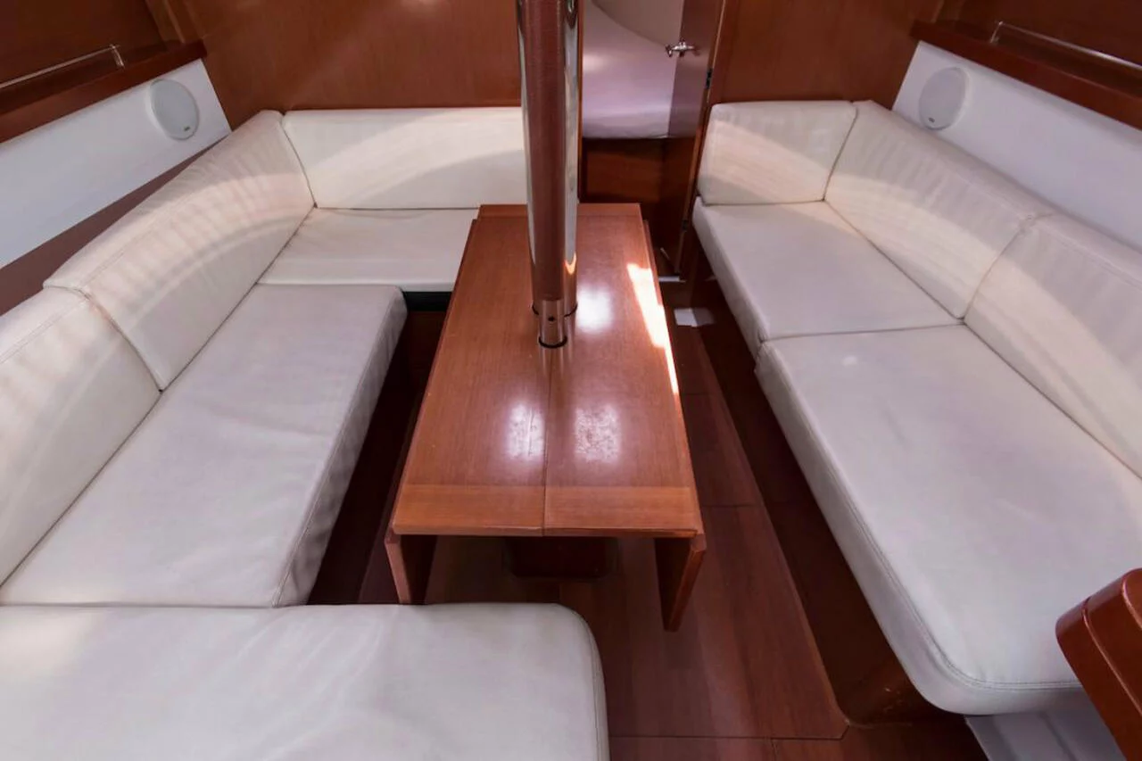 Oceanis 34.2 (Tango)  - 9