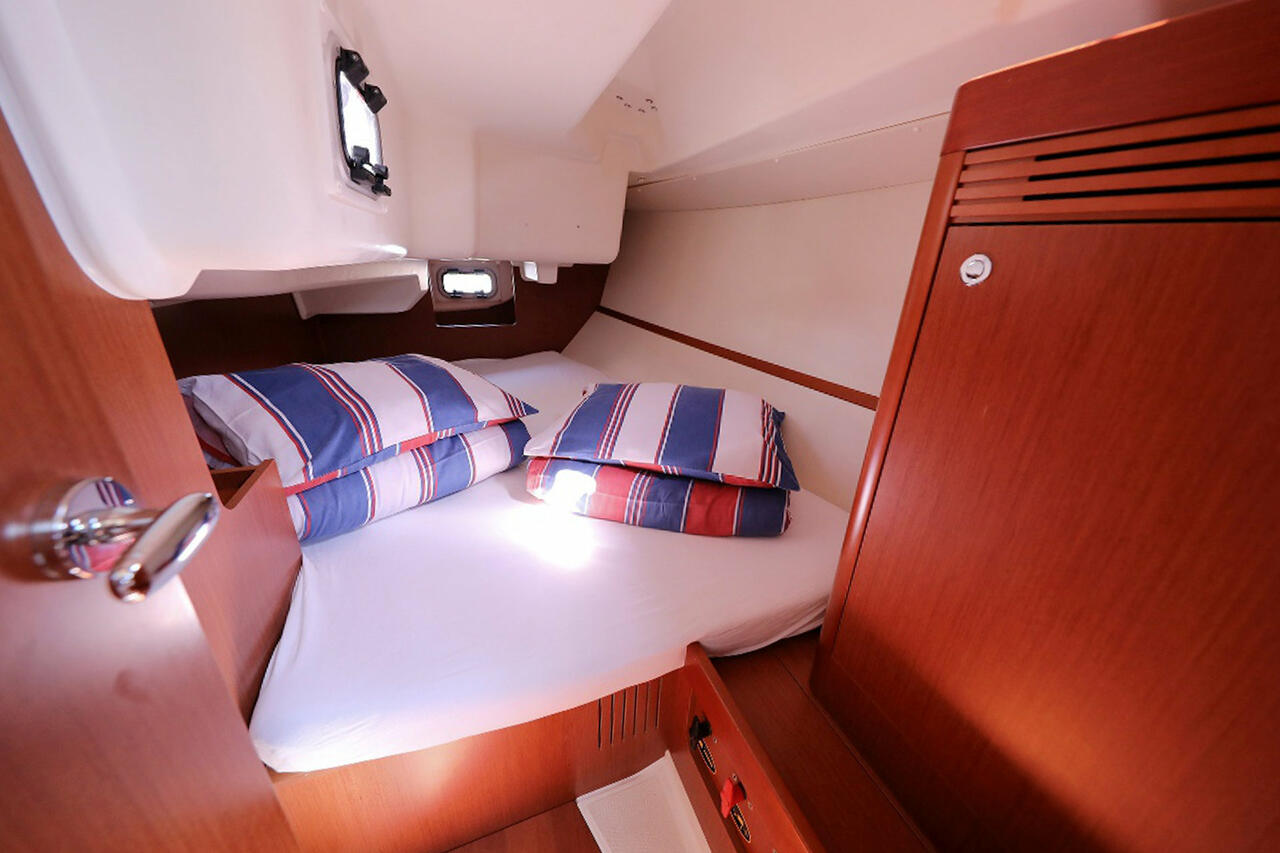 Photo #12 - Oceanis 34.2 (Tango) in Barth - 39618