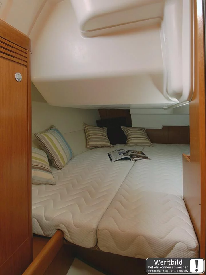 Oceanis 34.2 (Tango)  - 12