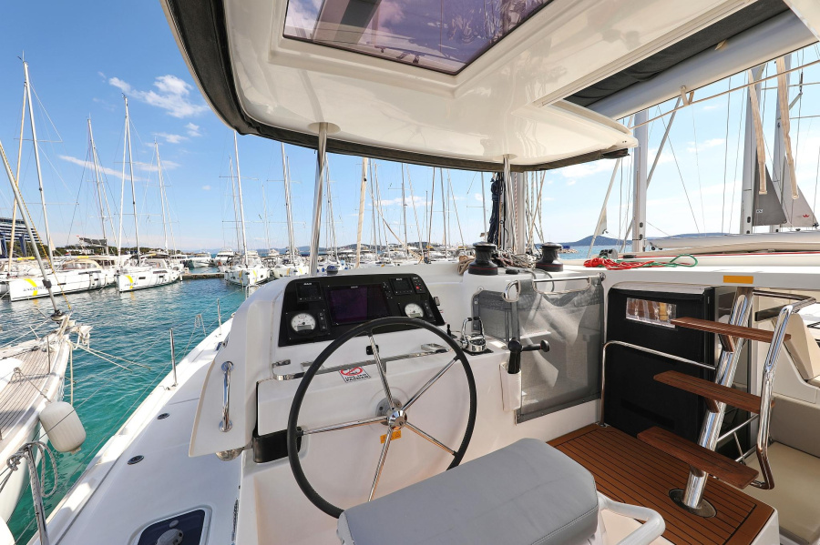 Photo #8 - Lagoon 42 - 4 + 2 cab. (Bolubo) in Vodice - 39632