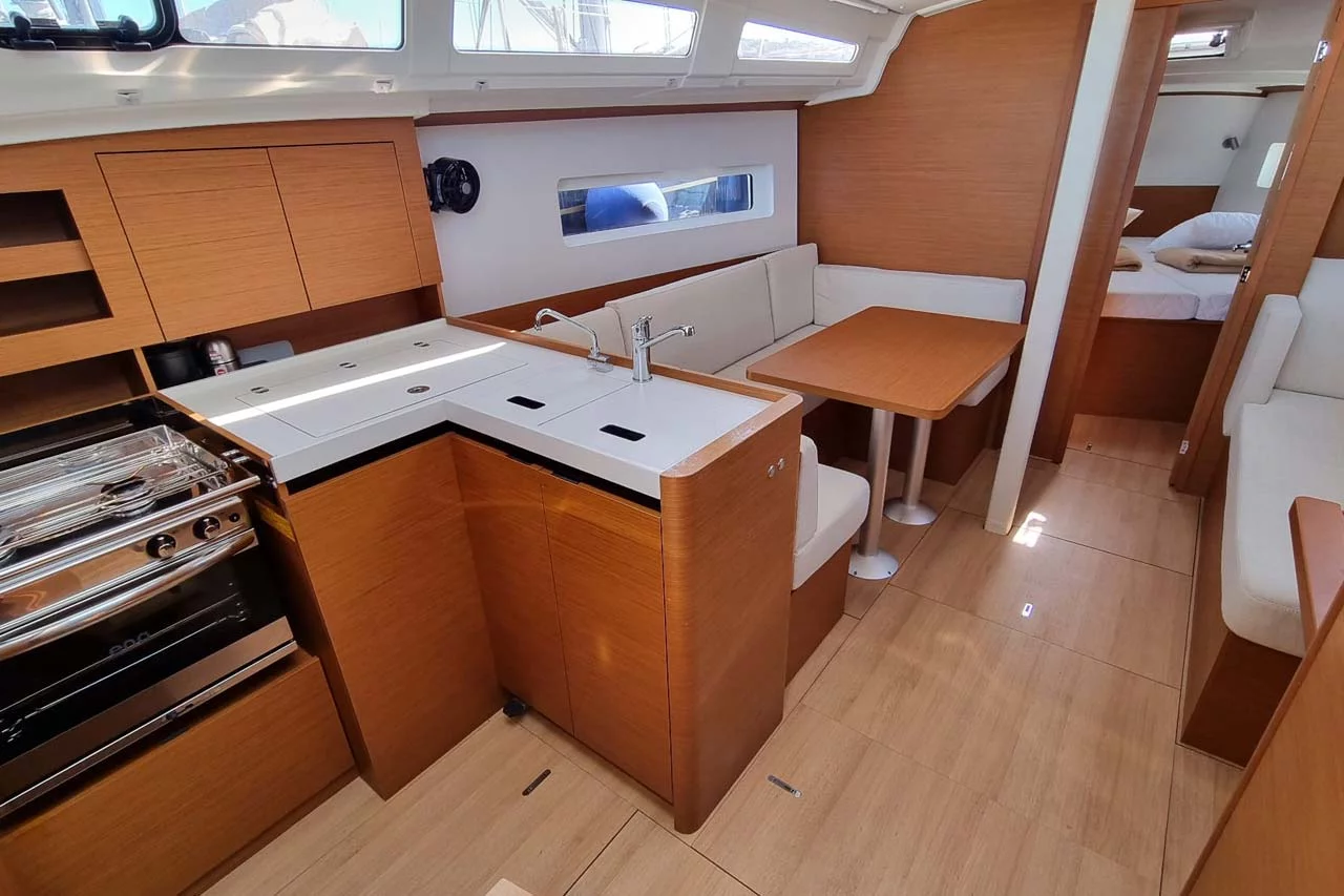 Sun Odyssey 380 (Bella Mia)  - 6