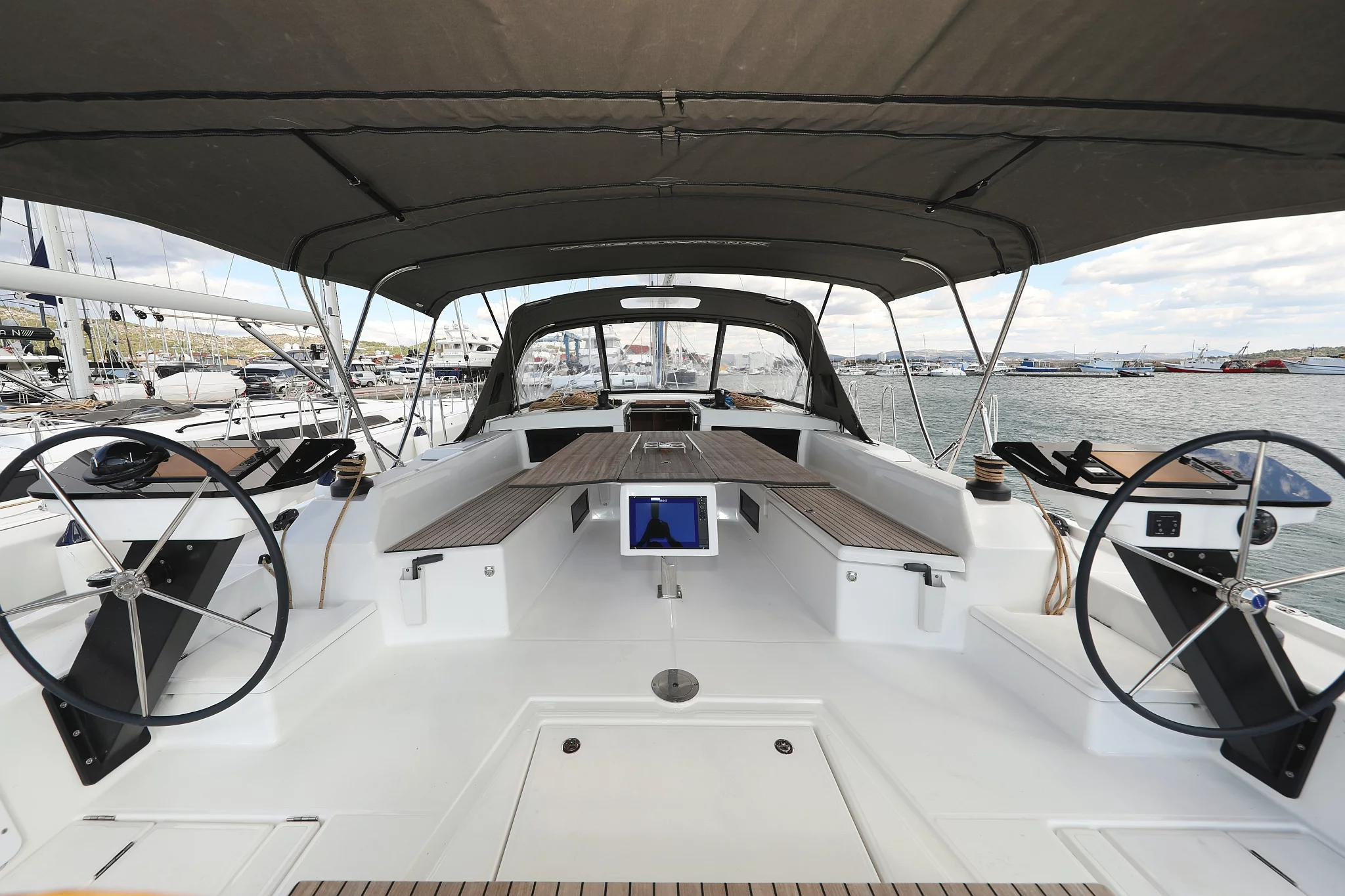 Dufour 470 - 5 cab. (Shore Thing)  - 5