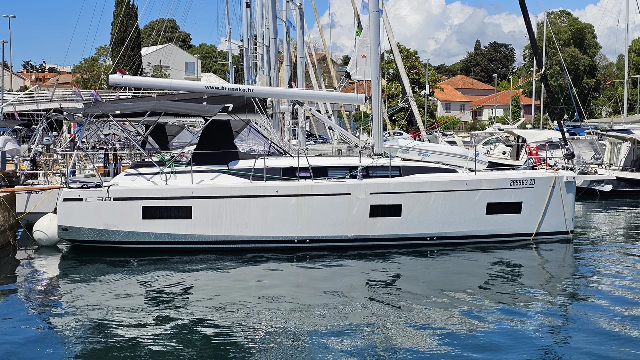 Bavaria C38 (Windchaser)  - 0
