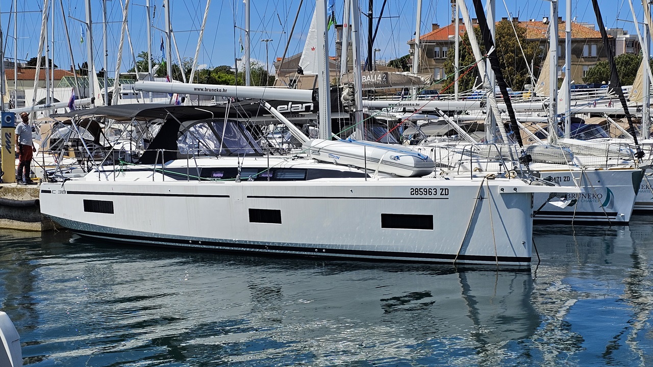 Photo #3 - Bavaria C38 (Windchaser) in Zadar - 39657
