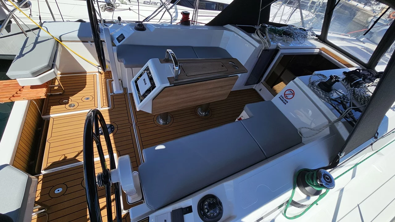 Bavaria C38 (Windchaser)  - 5