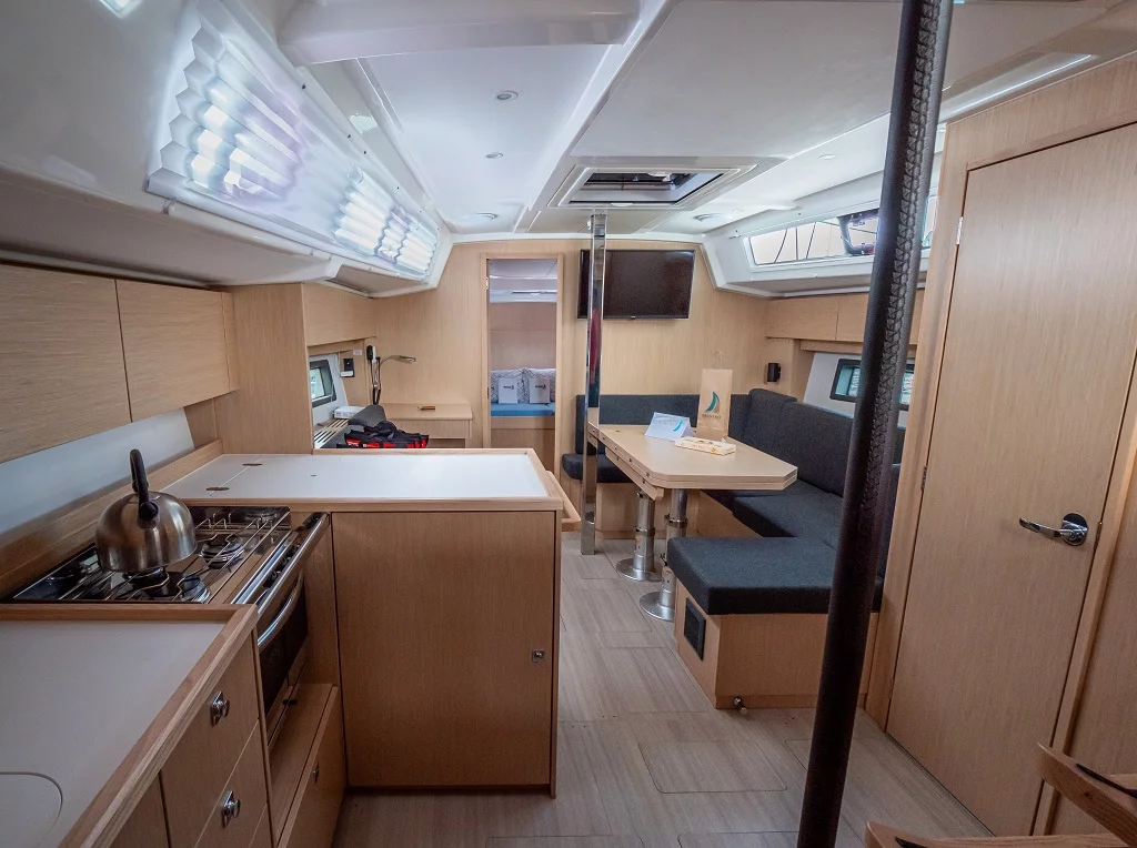 Bavaria C38 (Windchaser)  - 16