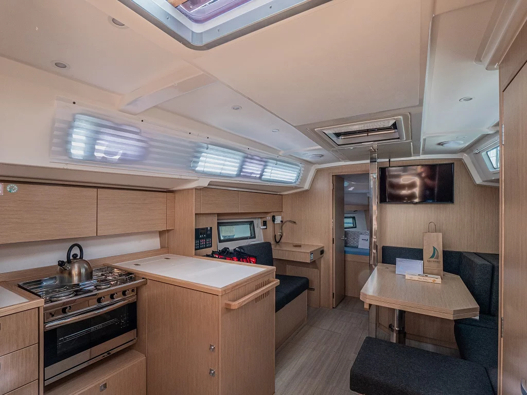Bavaria C38 (Windchaser)  - 17