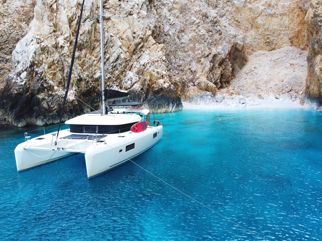 Photo #3 - Lagoon 42 - 4 + 2 cab. (Aktaia) en Mykonos - 39685