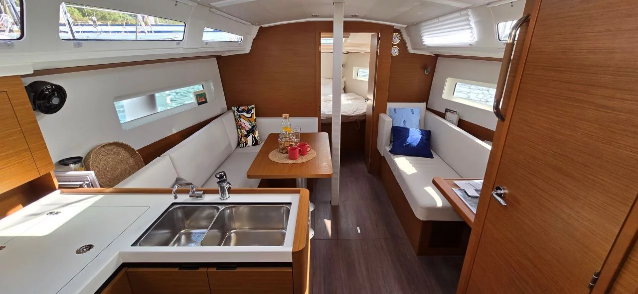 Sun Odyssey 380 (Princess Anja)  - 8