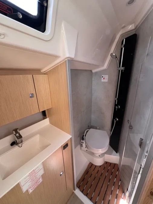 Bavaria C38 — photo 7