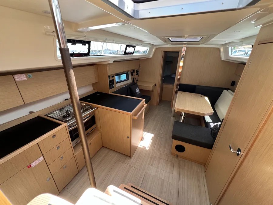 Bavaria C38 — photo 9