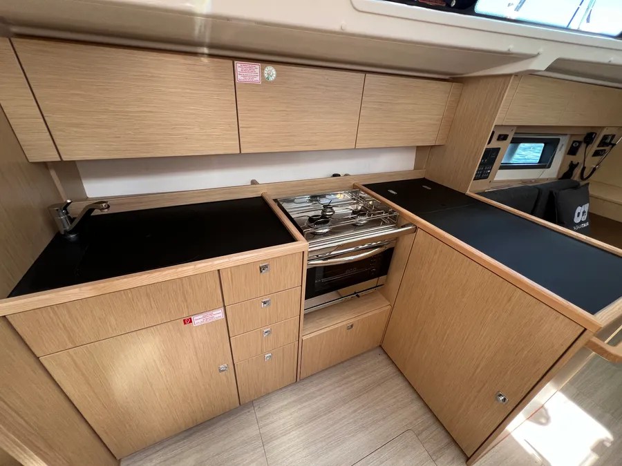 Bavaria C38 — photo 10