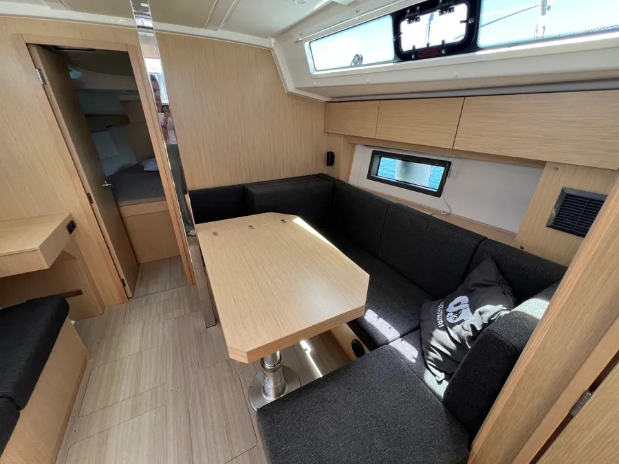 Bavaria C38 — photo 11