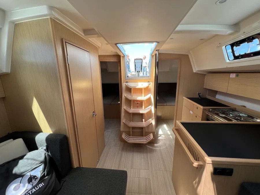 Bavaria C38 — photo 12