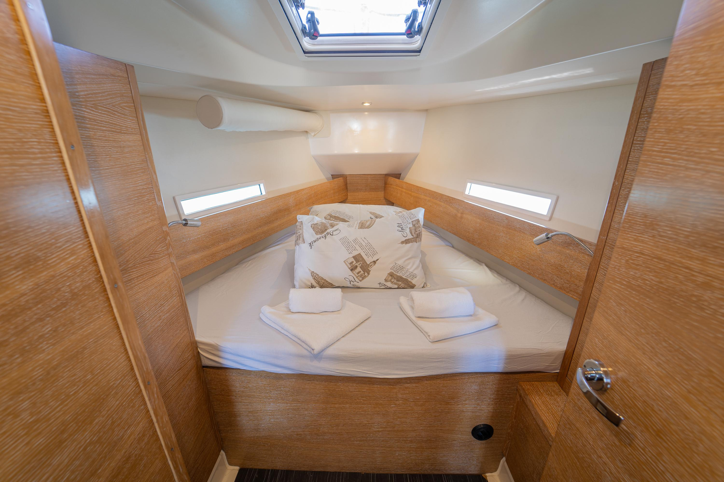 Salona 380 — photo 3
