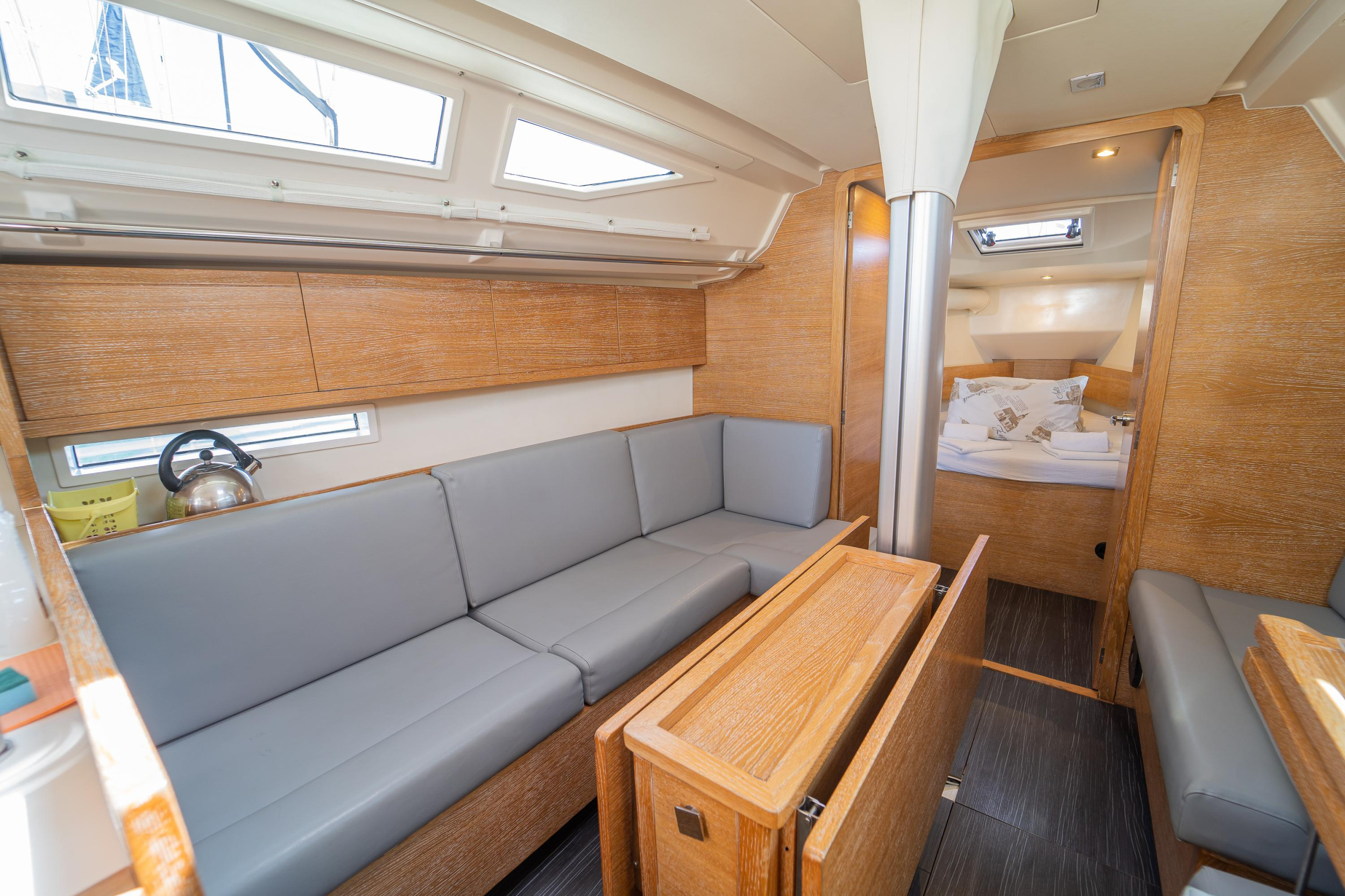 Salona 380 — photo 26