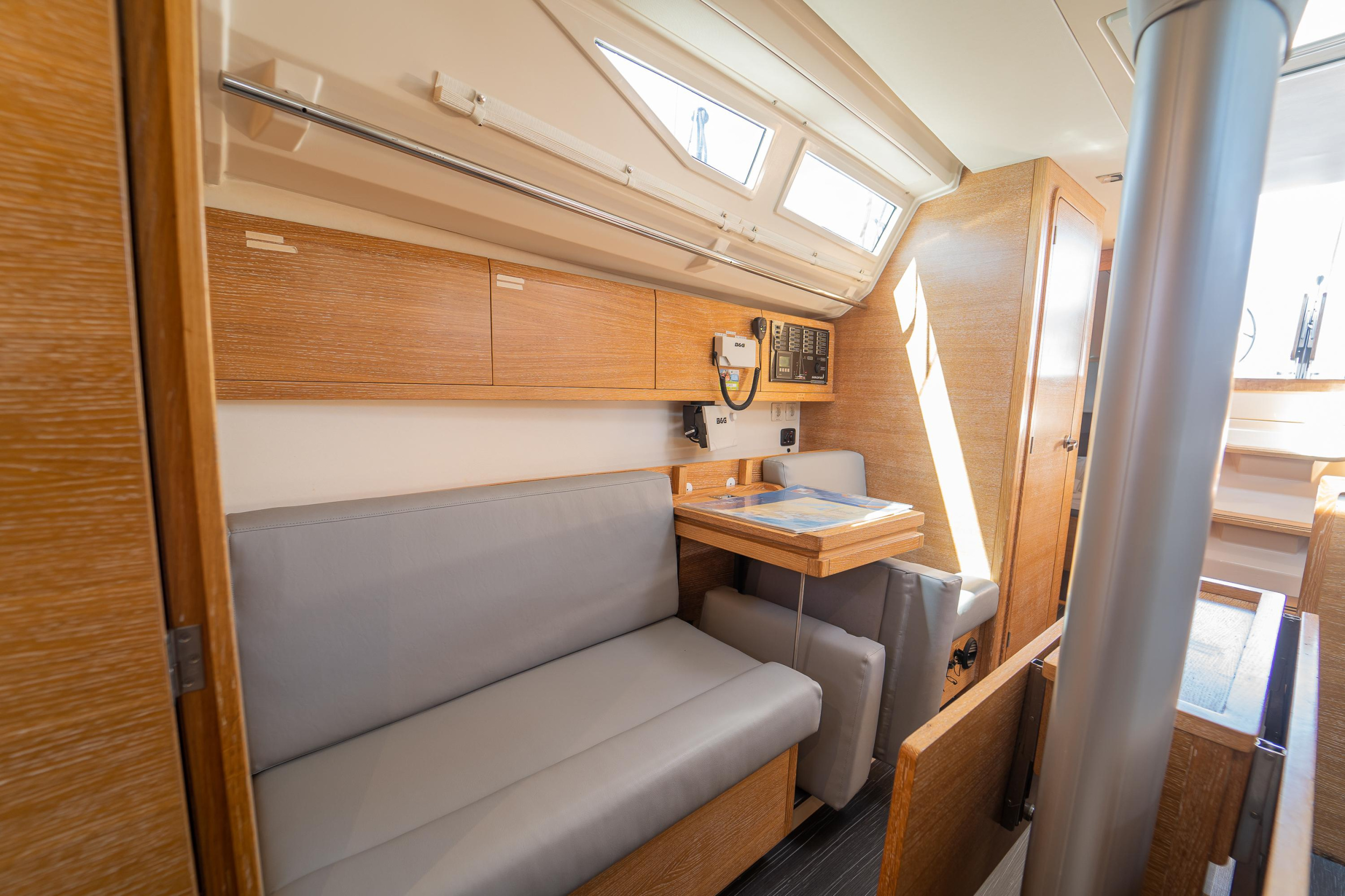 Salona 380 — photo 27