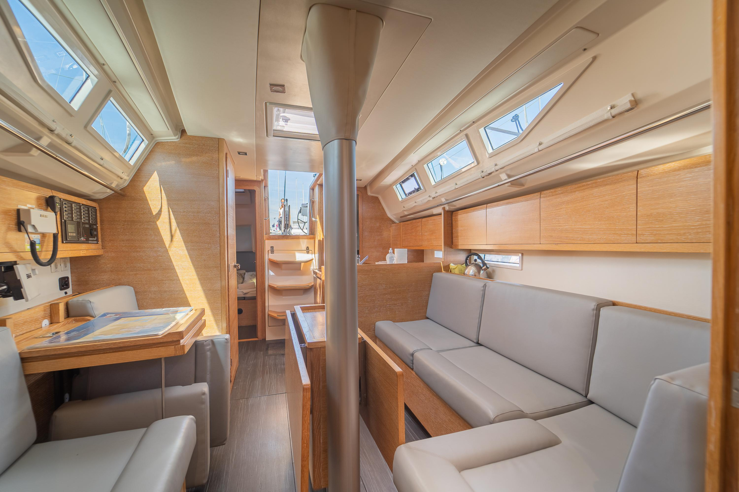 Salona 380 — photo 28