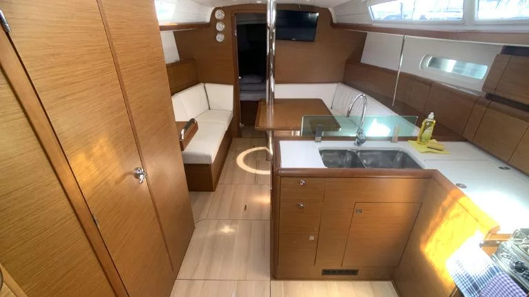 Sun Odyssey 389 (Amadeus)  - 9