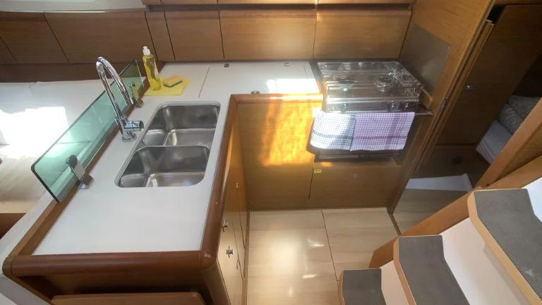 Sun Odyssey 389 (Amadeus)  - 10