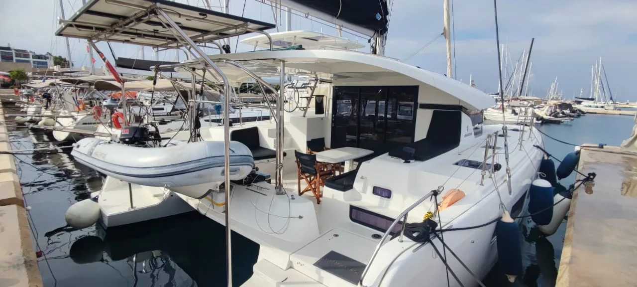Lagoon 42 - 4 + 2 cab. (Ocean Light)  - 0