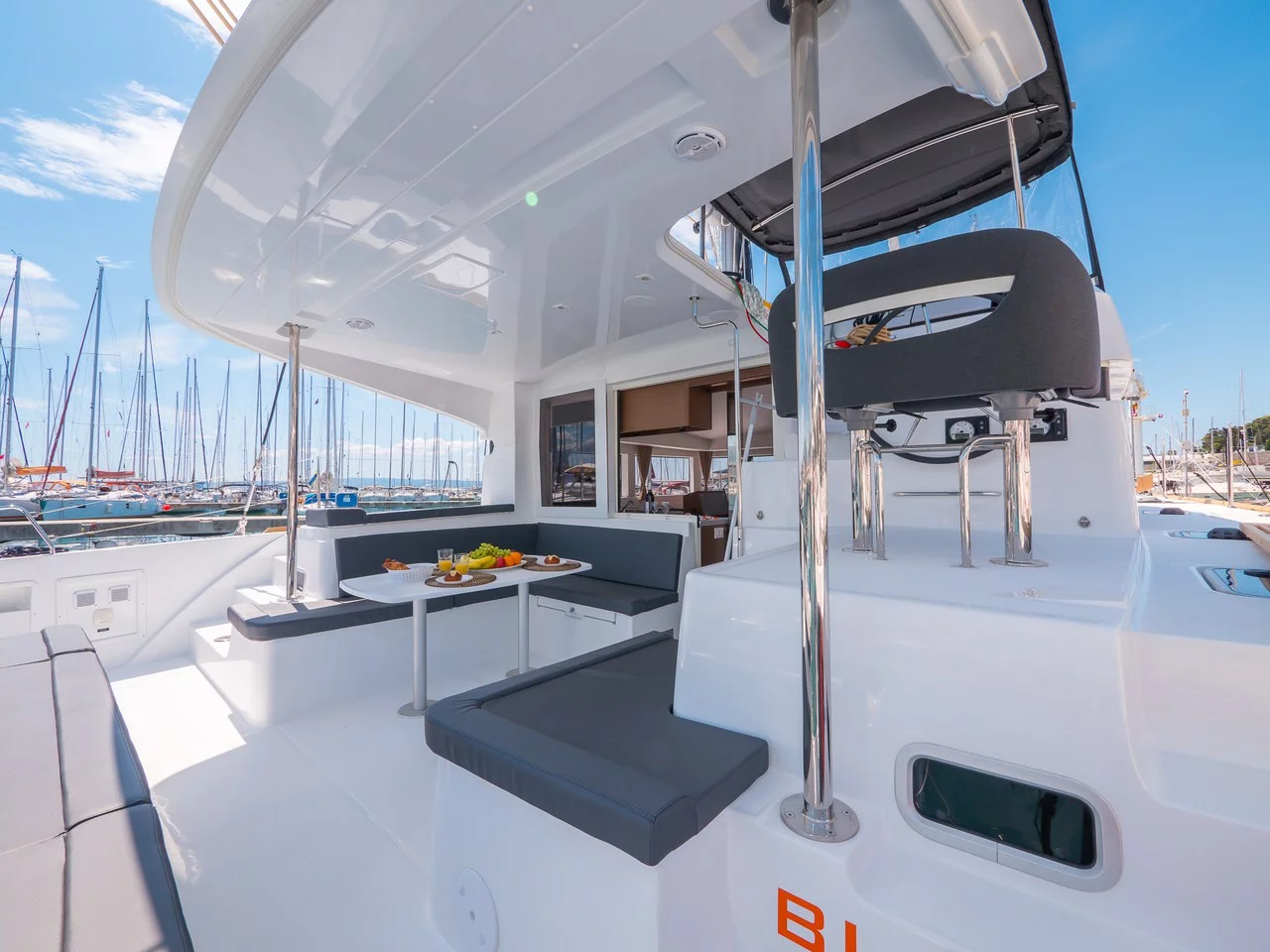 Lagoon 40 - 4 + 2 cab (Blue Eyes)  - 12