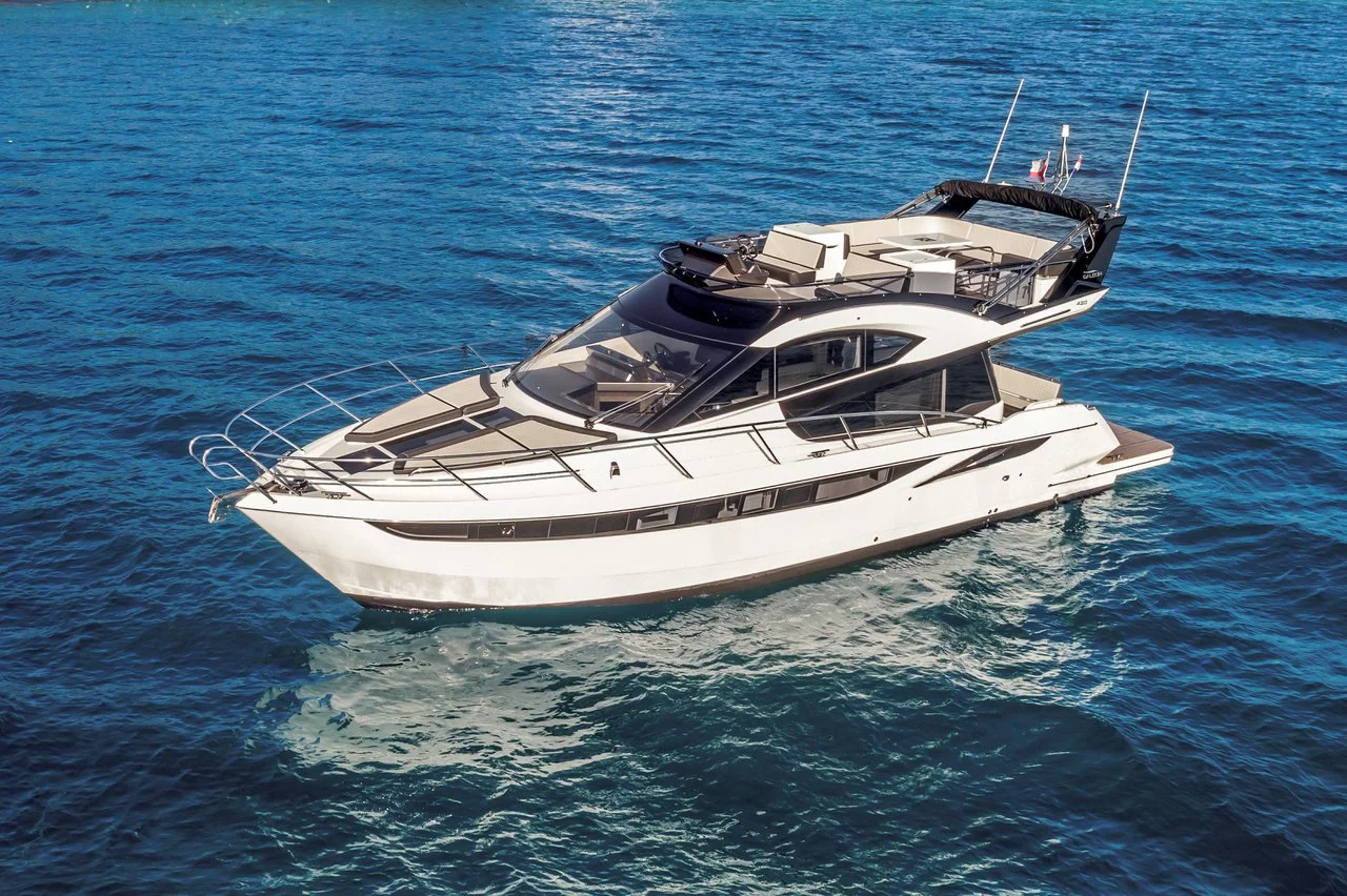 Galeon 420 Fly (Amber Blue)  - 2