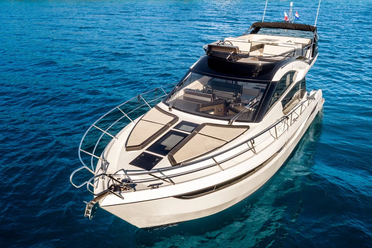 Galeon 420 Fly (Amber Blue)  - 3