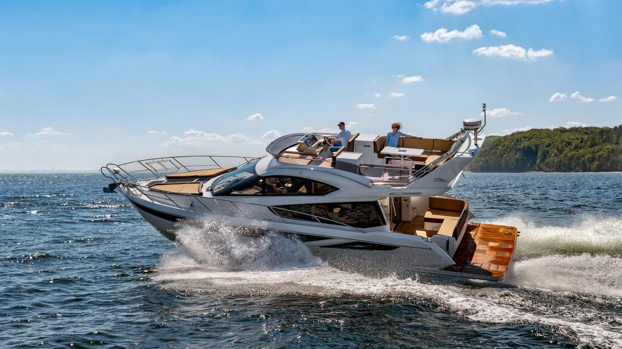 Galeon 420 Fly (Amber Blue)  - 5