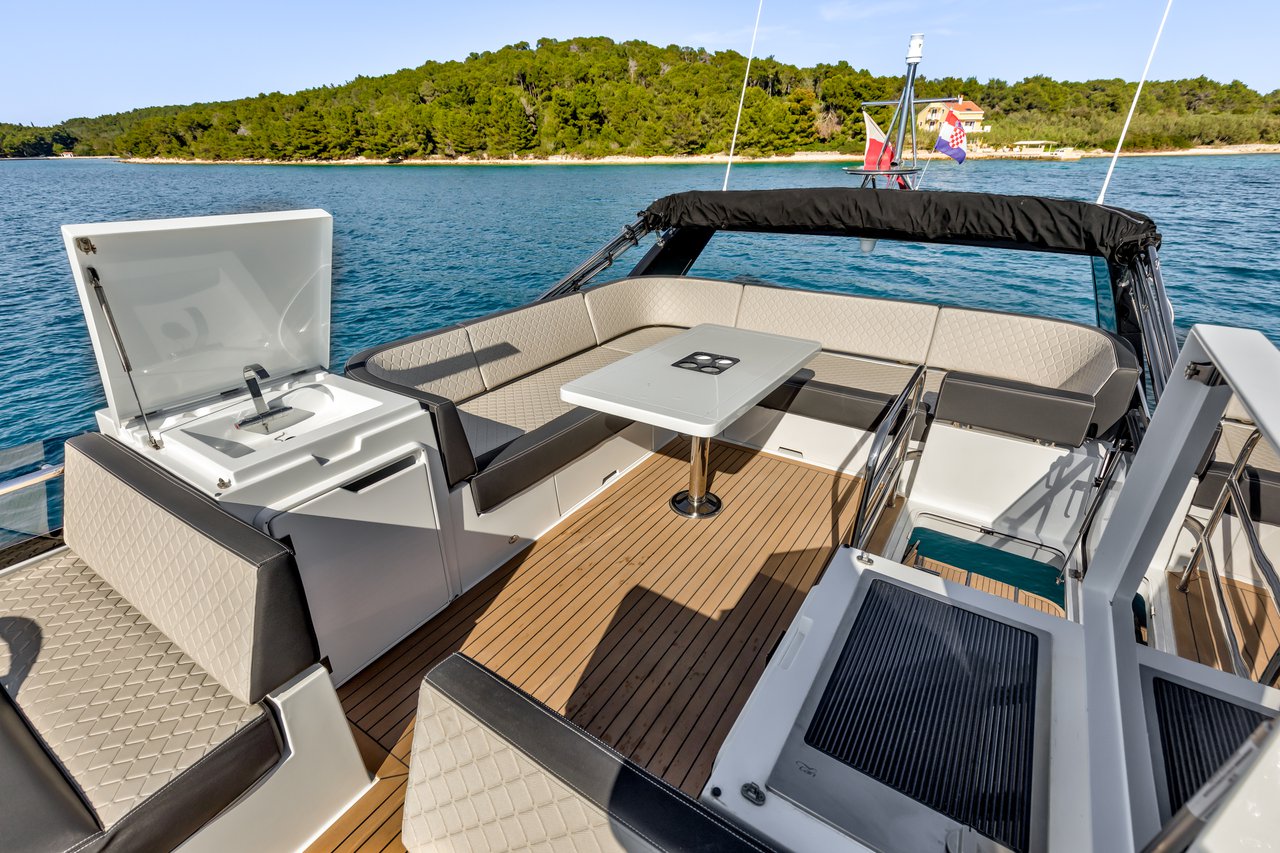 Photo #10 - Galeon 420 Fly (Amber Blue) in Sukosan - 40009