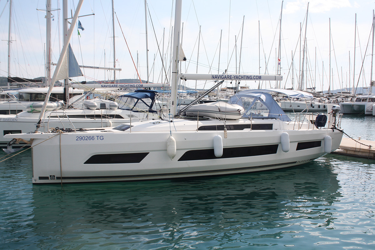 Photo #1 - Dufour 41 - 3 cab. (Curiosity) in Trogir - 40079