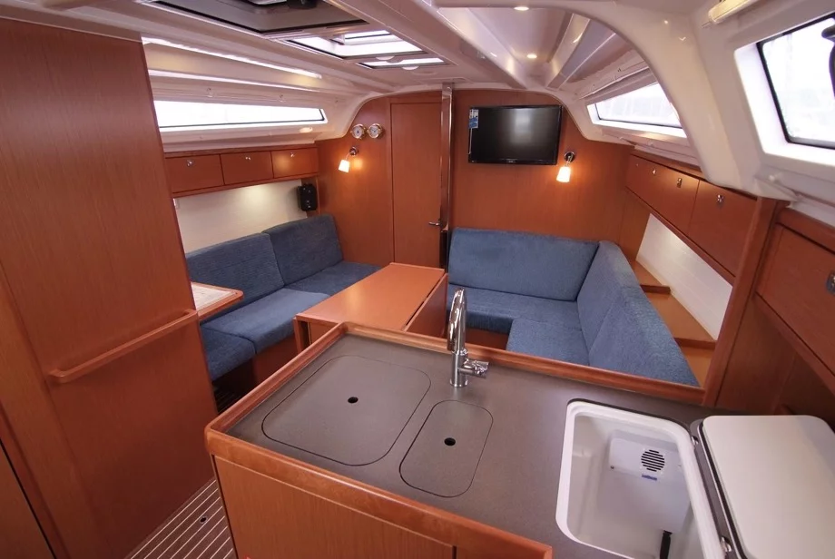 Bavaria Cruiser 37 - 3 cab. (Jugo)  - 11