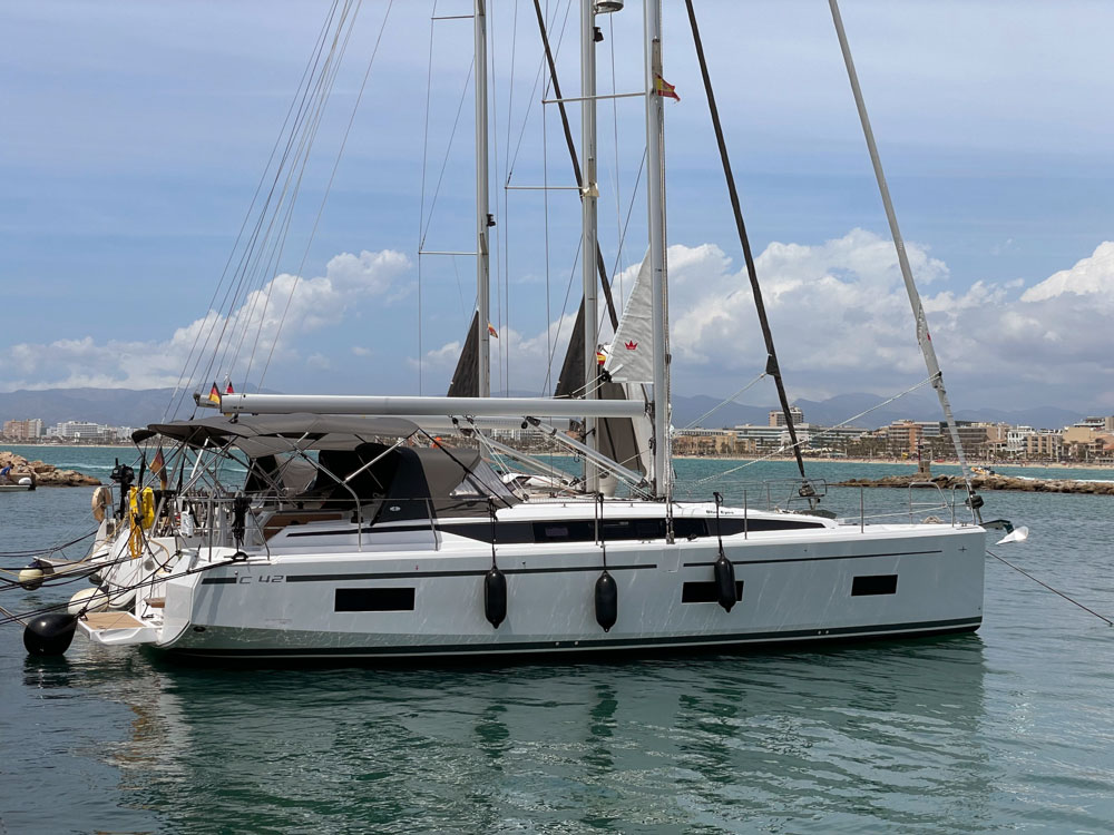 Photo #1 - Bavaria C42 (Blue Eyes) in El Arenal - 40215