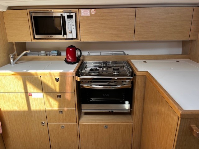 Bavaria C42 — photo 8