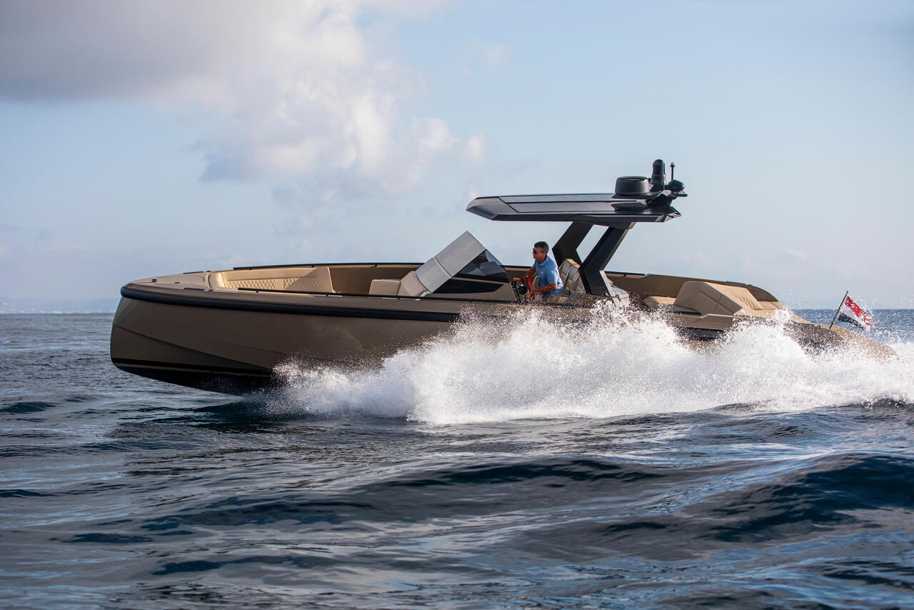 Photo #9 - Vanquish VQ40 (Goldfinger) in Golfo Aranci - 40400