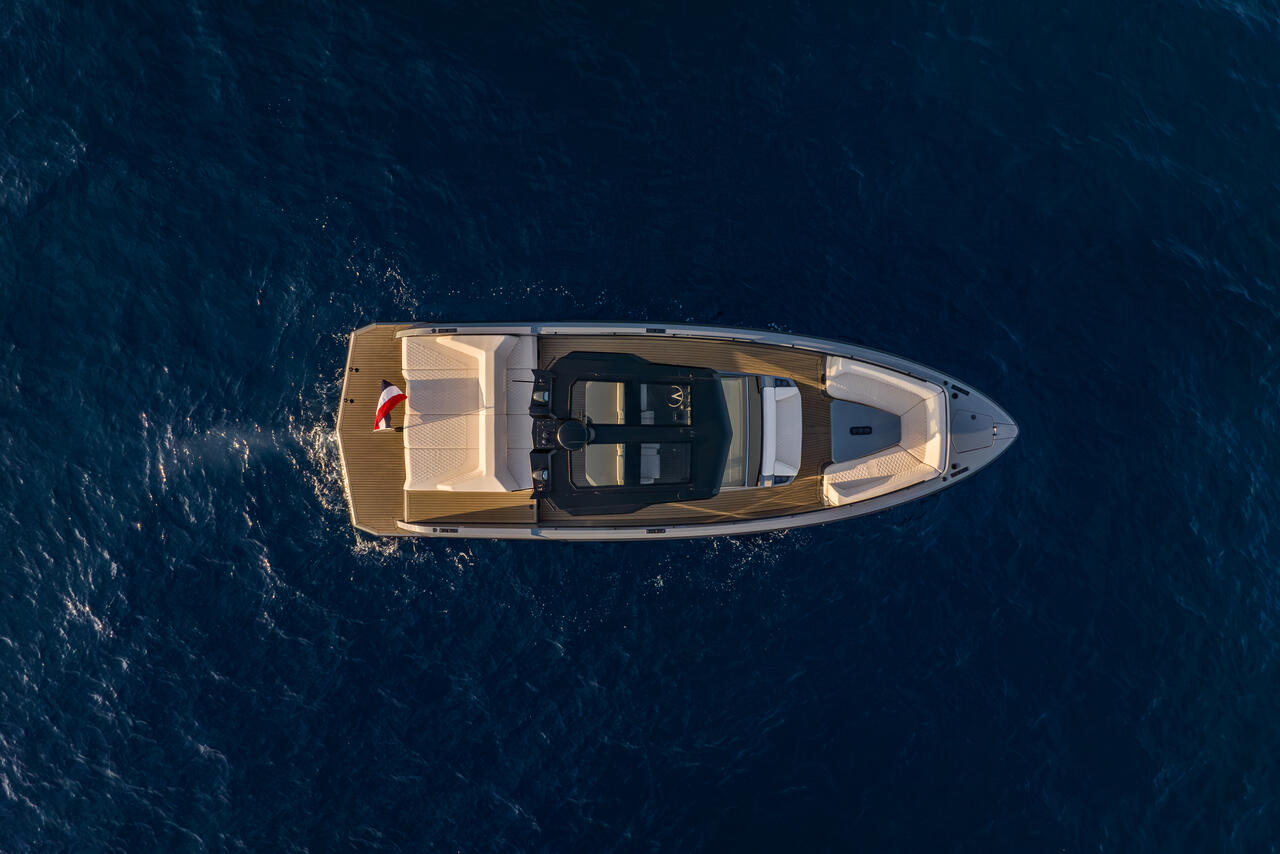 Photo #13 - Vanquish VQ40 (Goldfinger) in Golfo Aranci - 40400